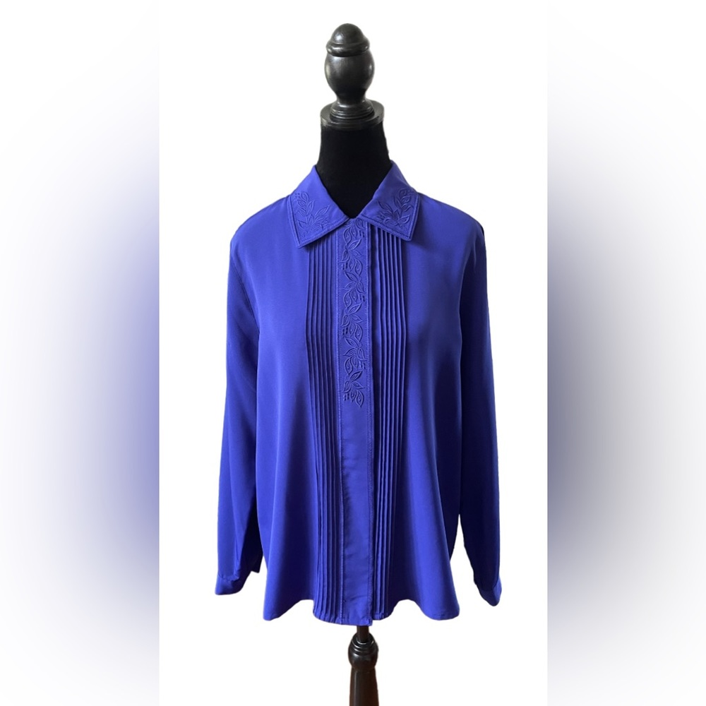 Laura Scott: Button Down Shirt Blouse